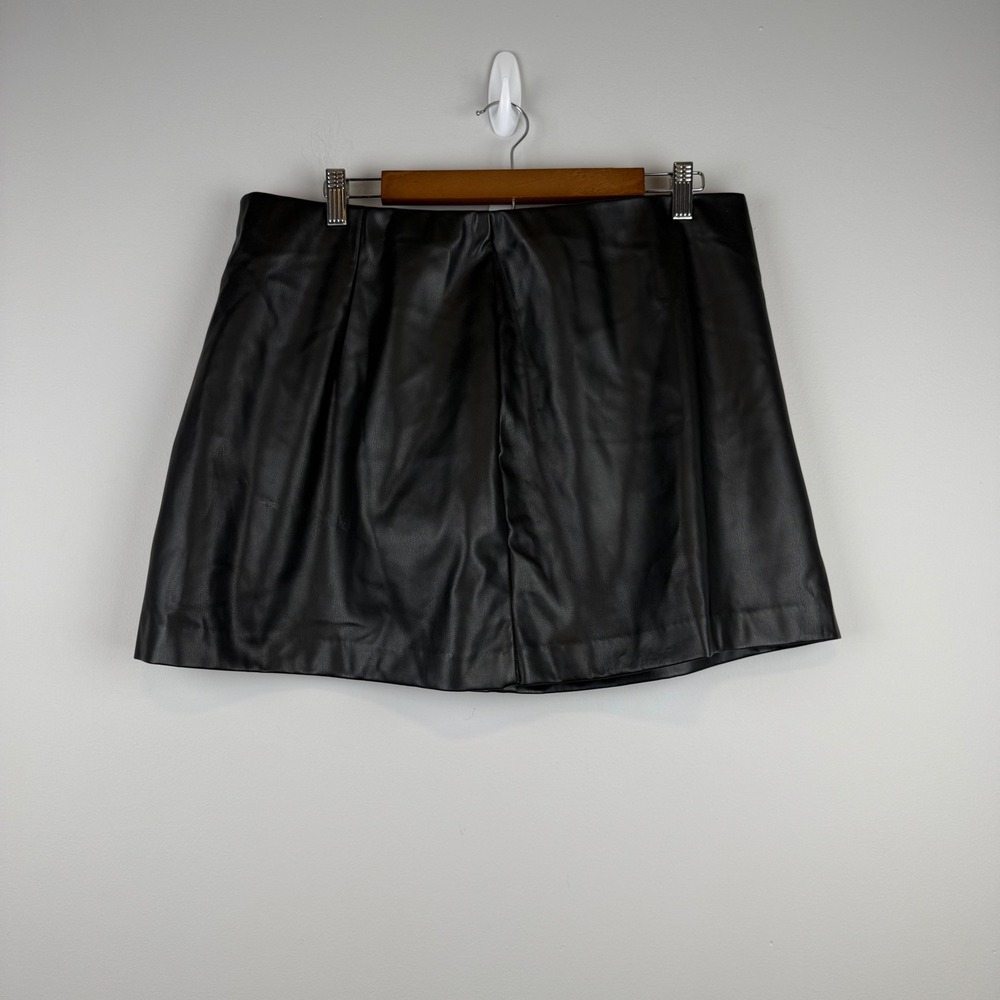 Abercrombie & Fitch Vegan Faux Leather Mini Skort Women XL Black Goth Grunge